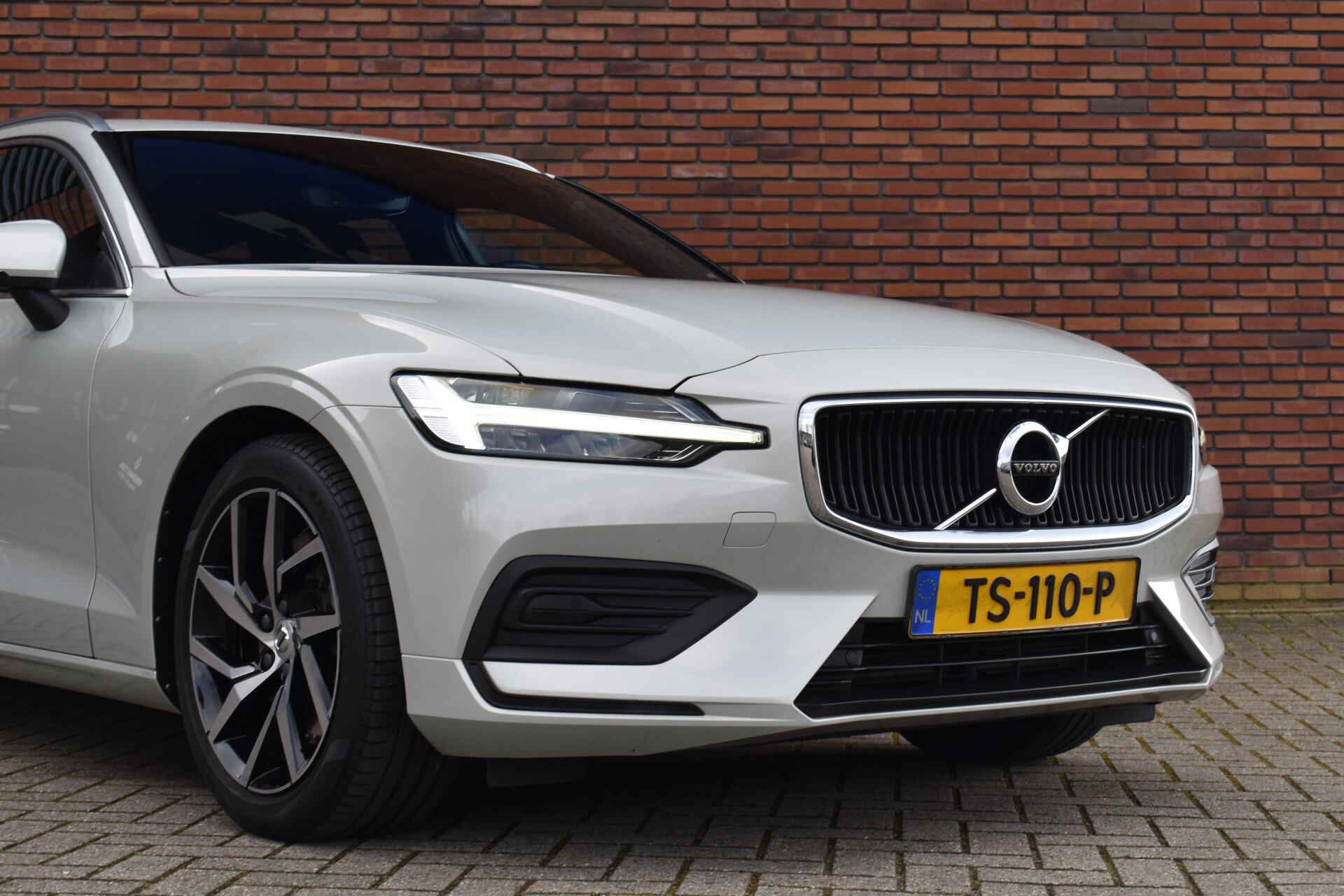 Volvo V60 T5 252PK Automaat Momentum - Afbeelding 2