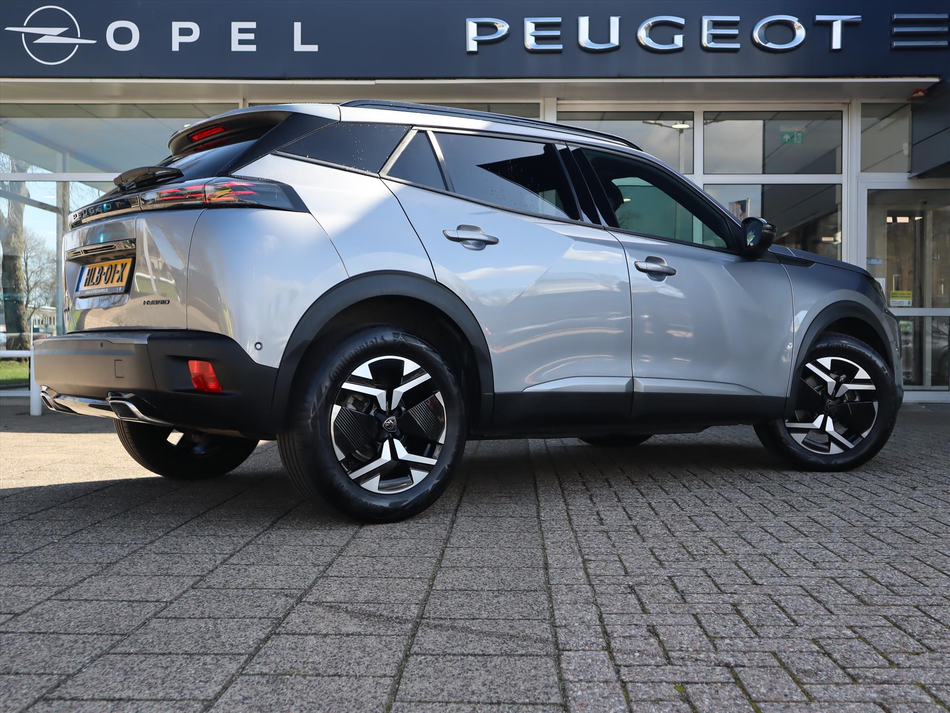 Peugeot 2008 SUV Allure Mild Hybride 145PK e-DCS6 Automaat, Rijklaarprijs, Navigatie 360° Camera Adaptieve Cruise Control DAB+ LED - Afbeelding 4