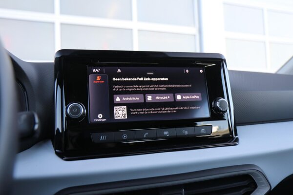 Apple Carplay/Android Auto Apple Carplay/Android Auto