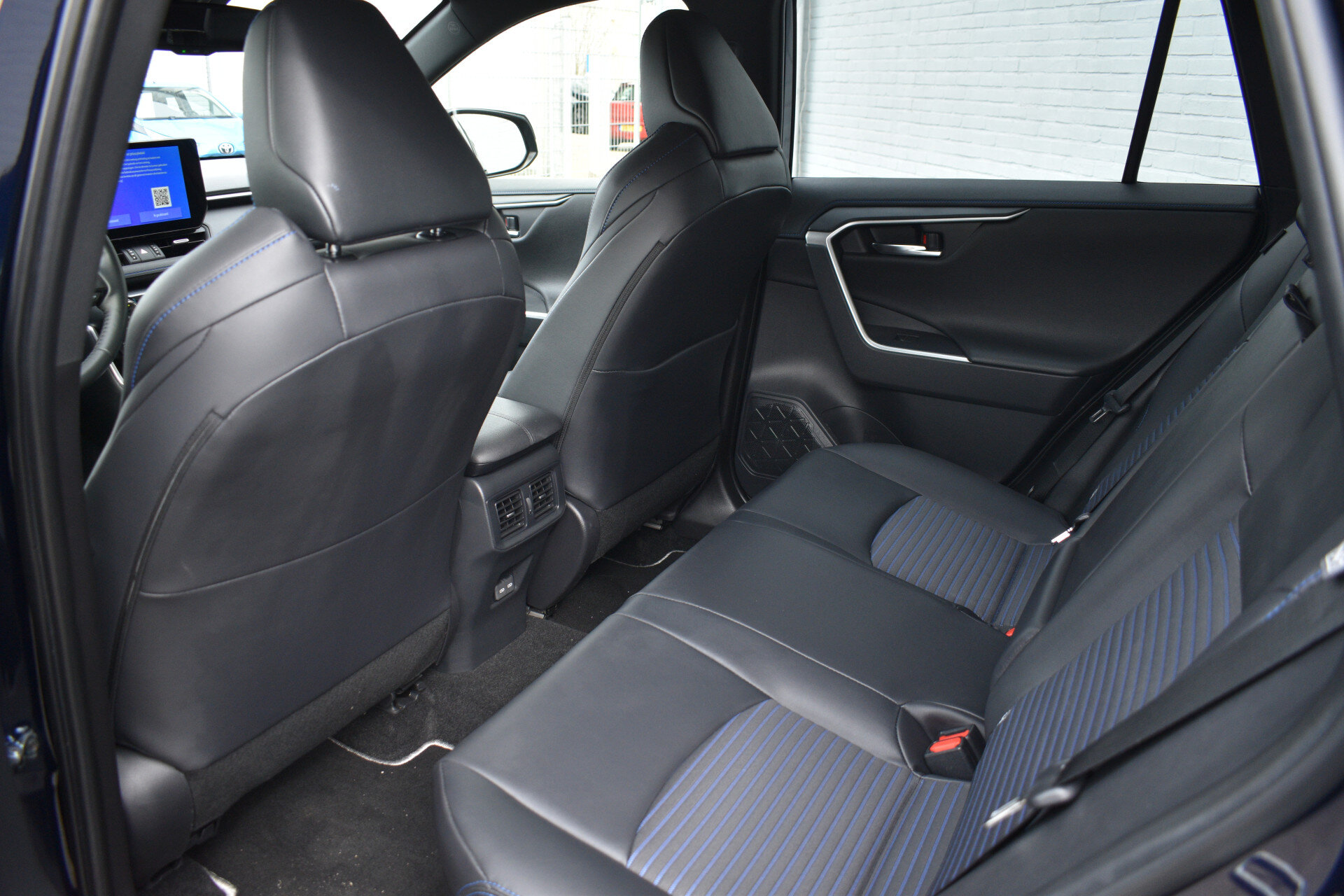 Toyota RAV4 2.5 Hybrid AWD Style Bi-Tone Limited Automaat 222pk - Afbeelding 4