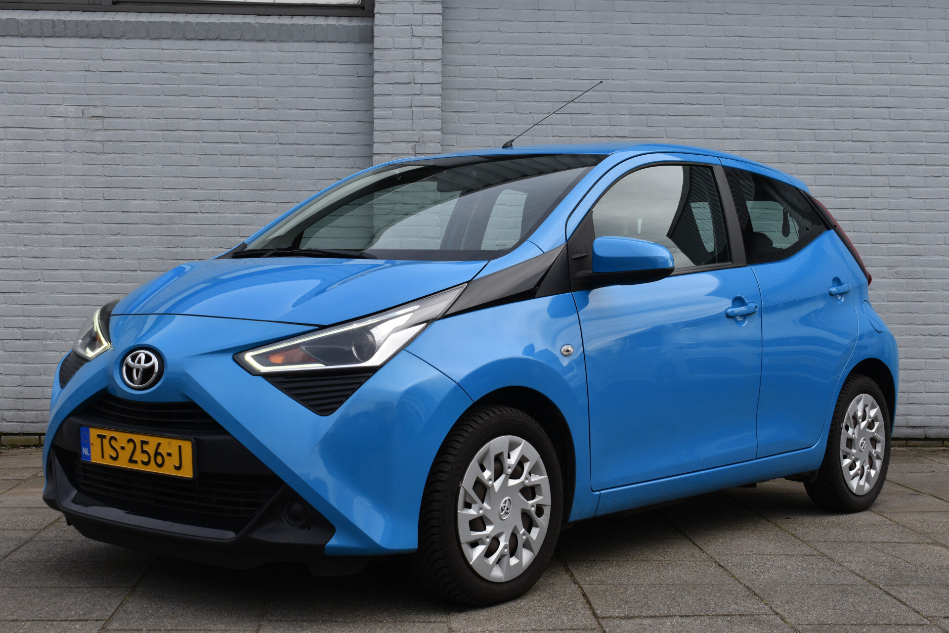Toyota Aygo 1.0 VVT-i x-play Handgeschakeld 72pk