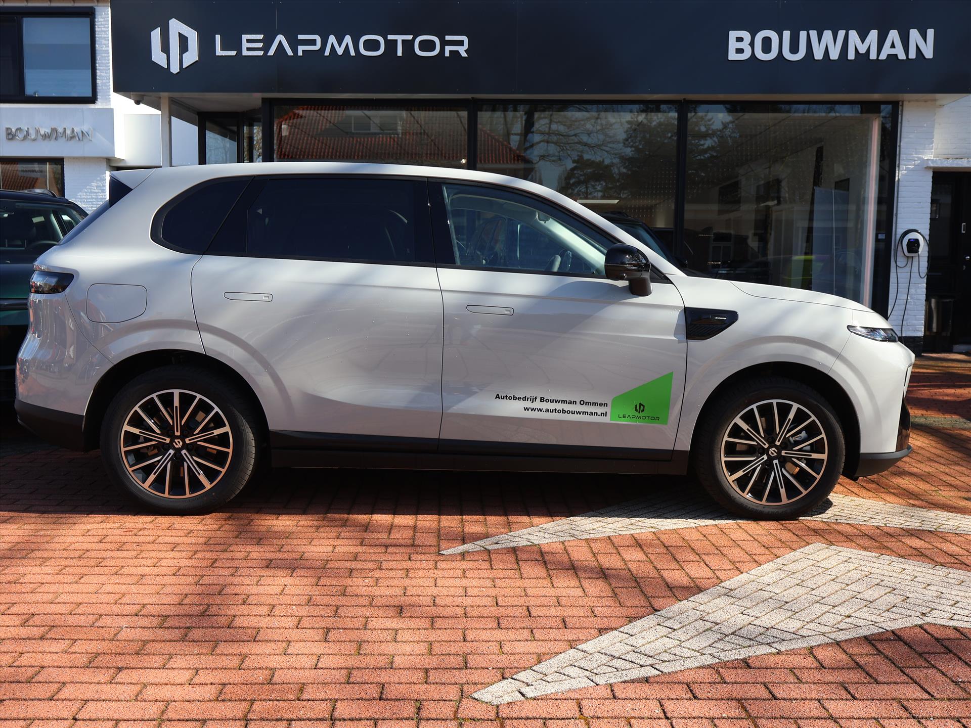 Leapmotor B10 EV 67,1 kWh 218PK Design ProMax, Rijklaarprijs | Panoramadak | Navigatie | Camera | Adaptieve Cruise Control - Afbeelding 4