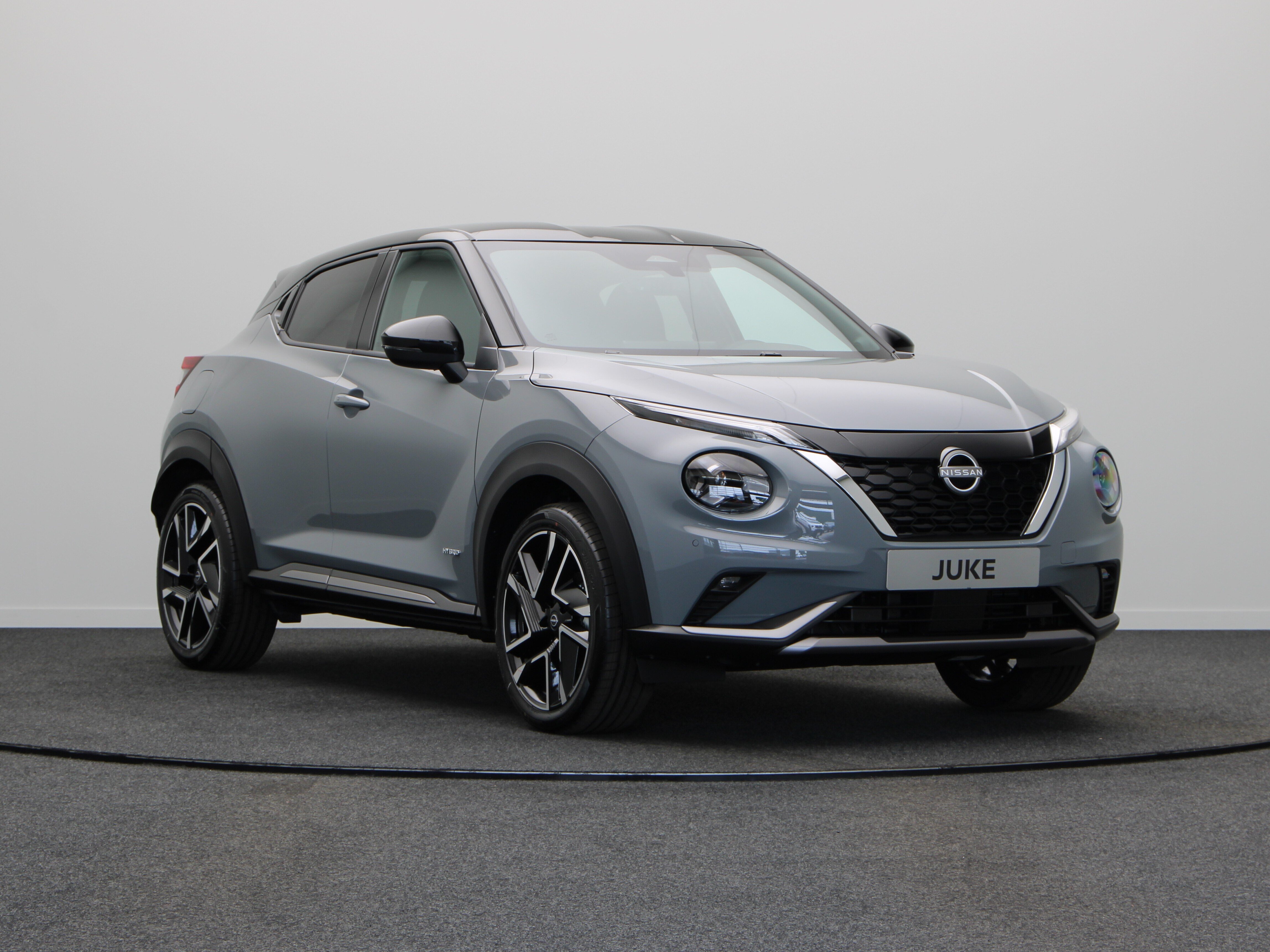 Nissan Juke N-Design Enigma Black + Cold Pack Hybrid 143