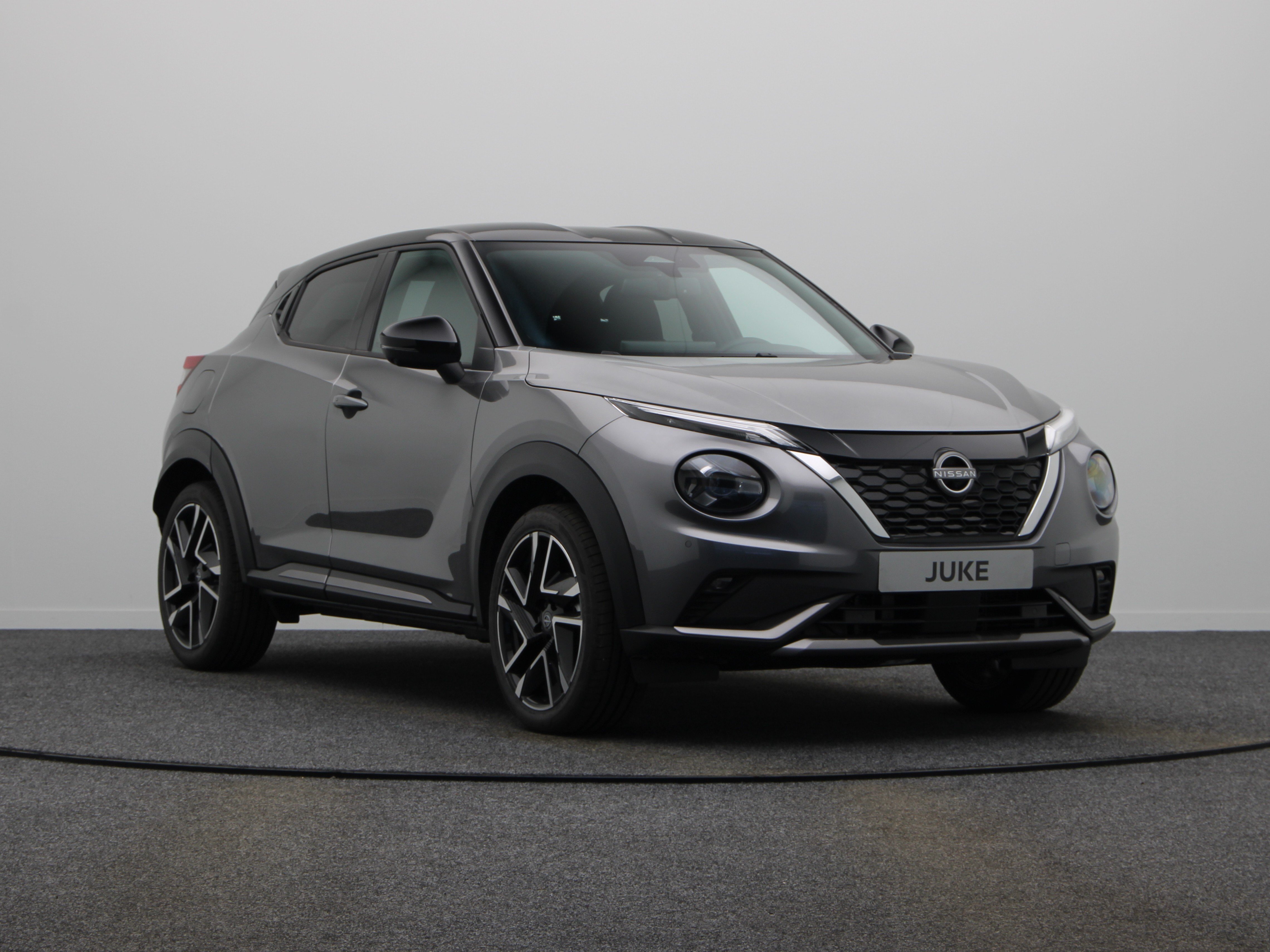 Nissan Juke N-Design Enigma Black + Cold Pack Hybrid 143