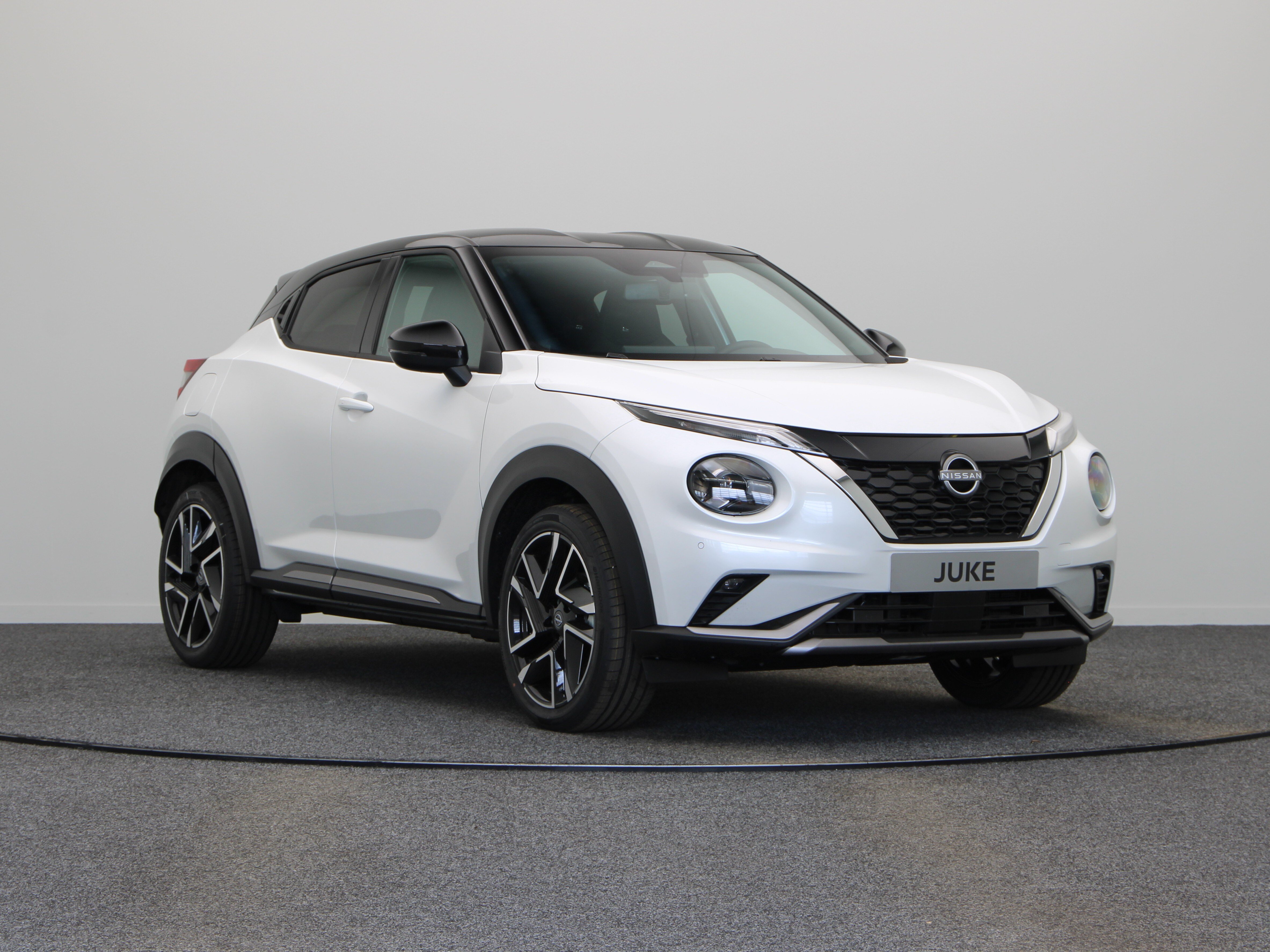 Nissan Juke N-Design Enigma Black + Cold Pack Hybrid 143