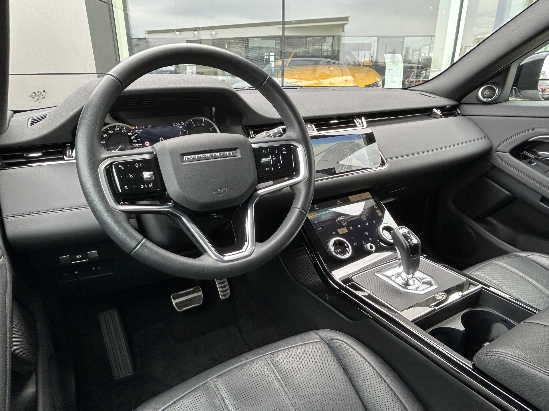 Land Rover Range Rover Evoque P300e 309pk AWD R-Dynamic SE - Afbeelding 2