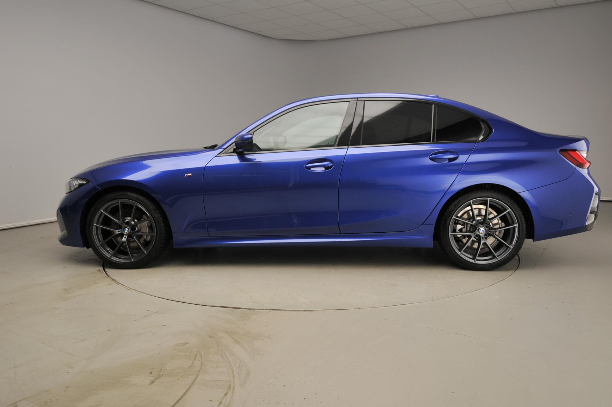 BMW 3 Serie Sedan 330d xDrive - Afbeelding 2