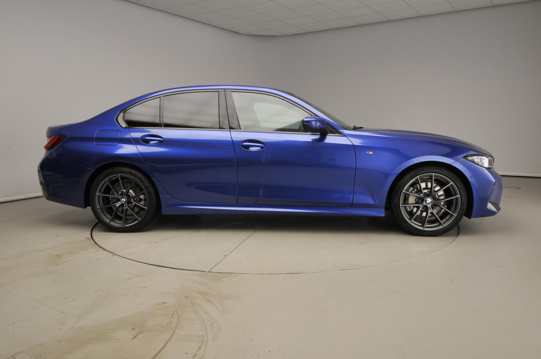 BMW 3 Serie Sedan 330d xDrive - Afbeelding 4