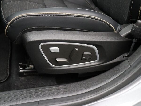 6-voudig elektrisch verstelbare bestuurdersstoel met geheugen- en massagefunctie