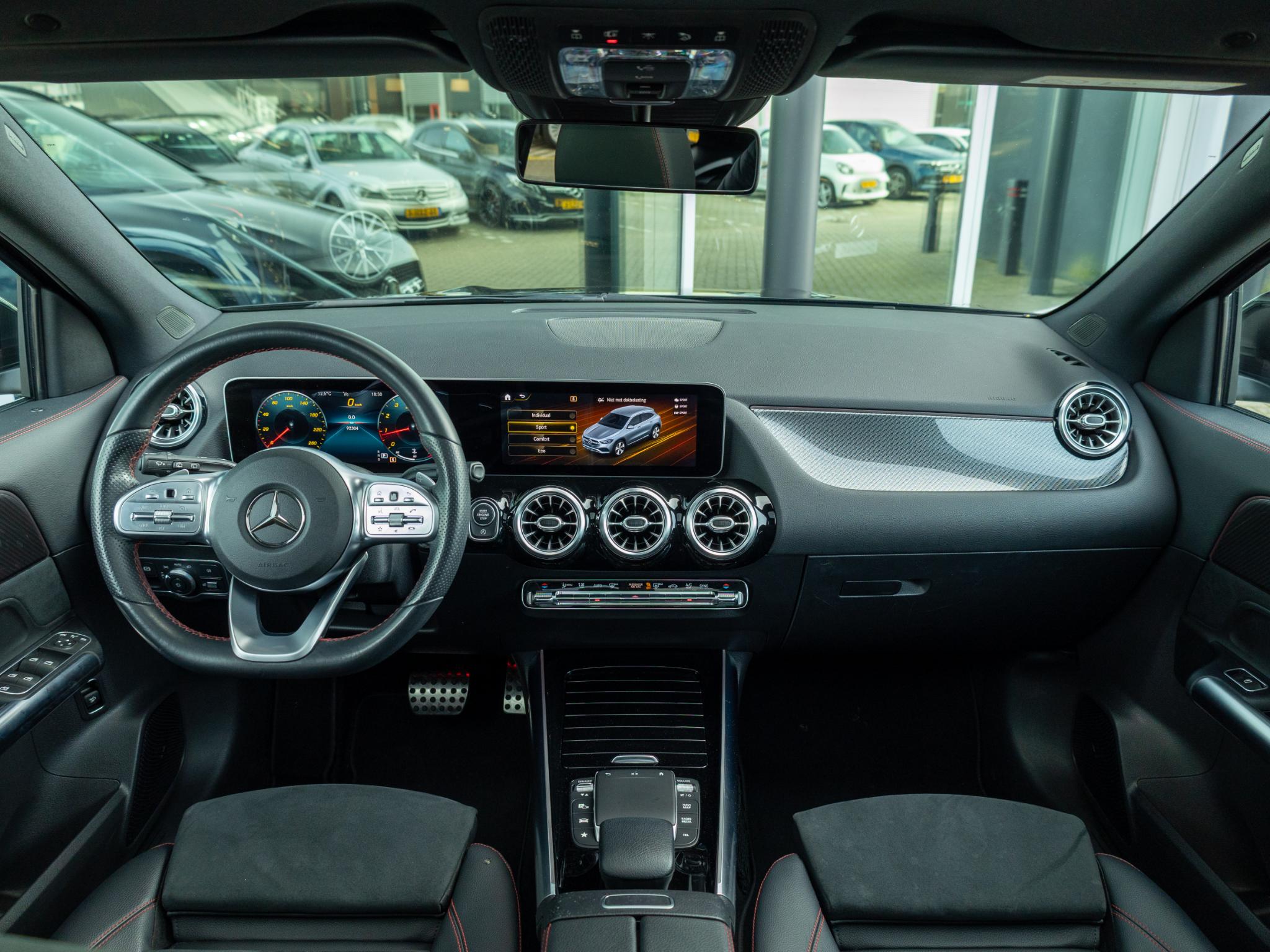 Mercedes-Benz GLA 200 Business Solution PLUS AMG - Afbeelding 3