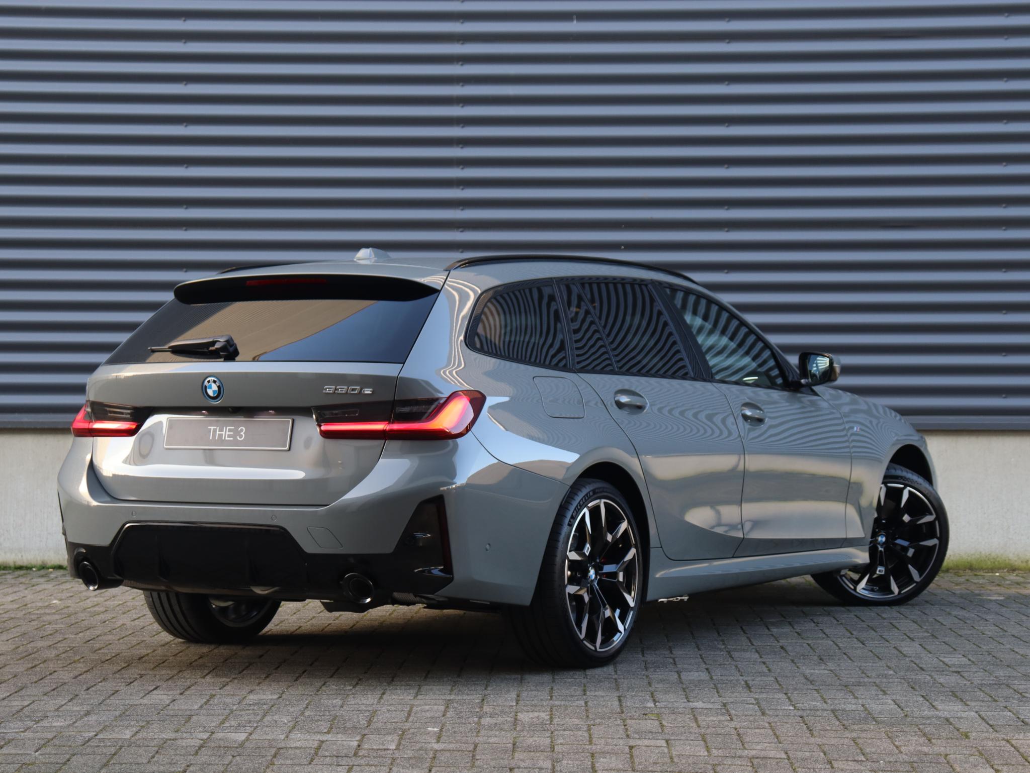 BMW 3 Serie Touring 330e - Afbeelding 2