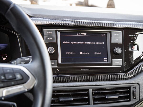 Apple Carplay/Android Auto Apple Carplay/Android Auto