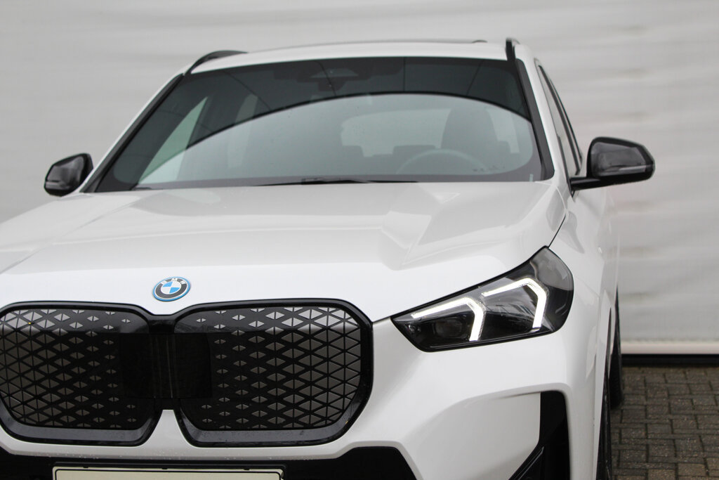 BMW iX1 10