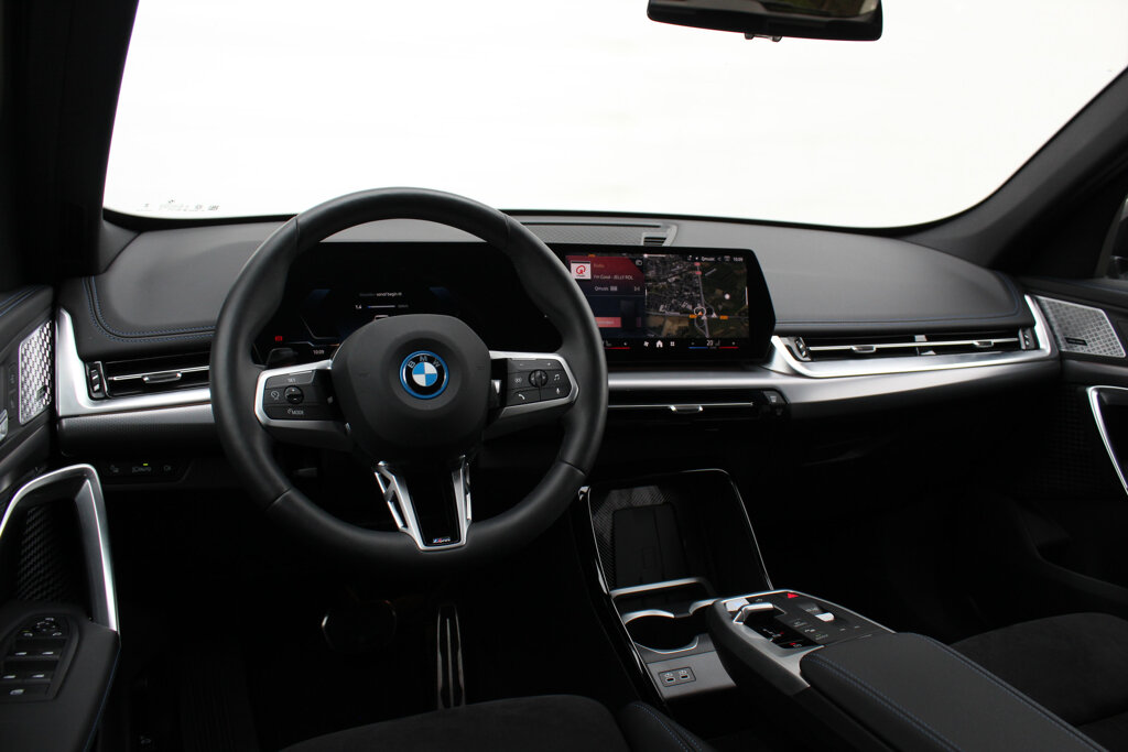 BMW iX1 12