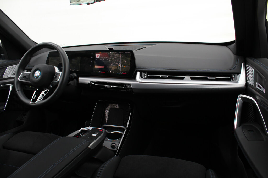 BMW iX1 14