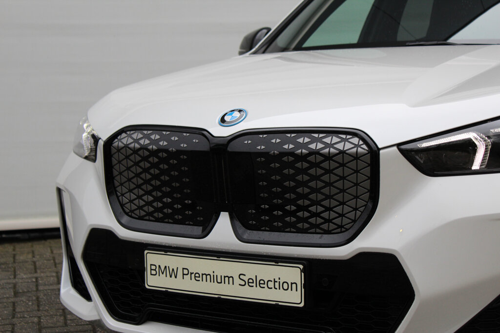 BMW iX1 15