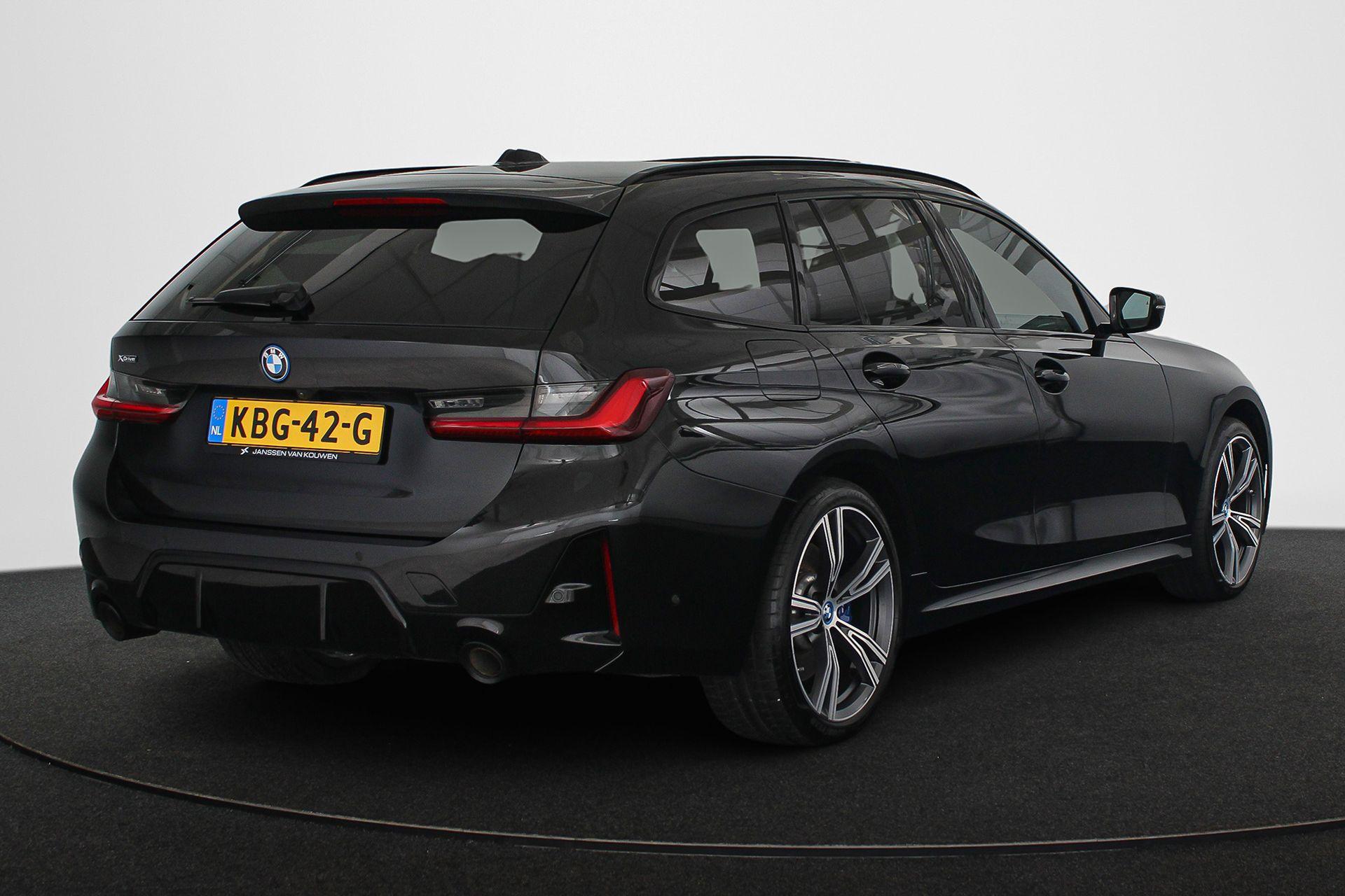 BMW 3 Serie Touring 330e xDrive - Afbeelding 3