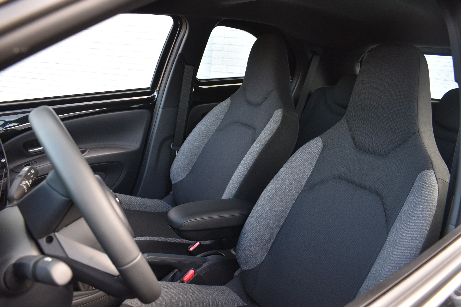 Toyota Aygo X 1.0 VVT-i MT Play 72 pk - Afbeelding 2