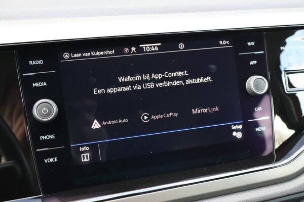 Apple Carplay/Android Auto Apple Carplay/Android Auto