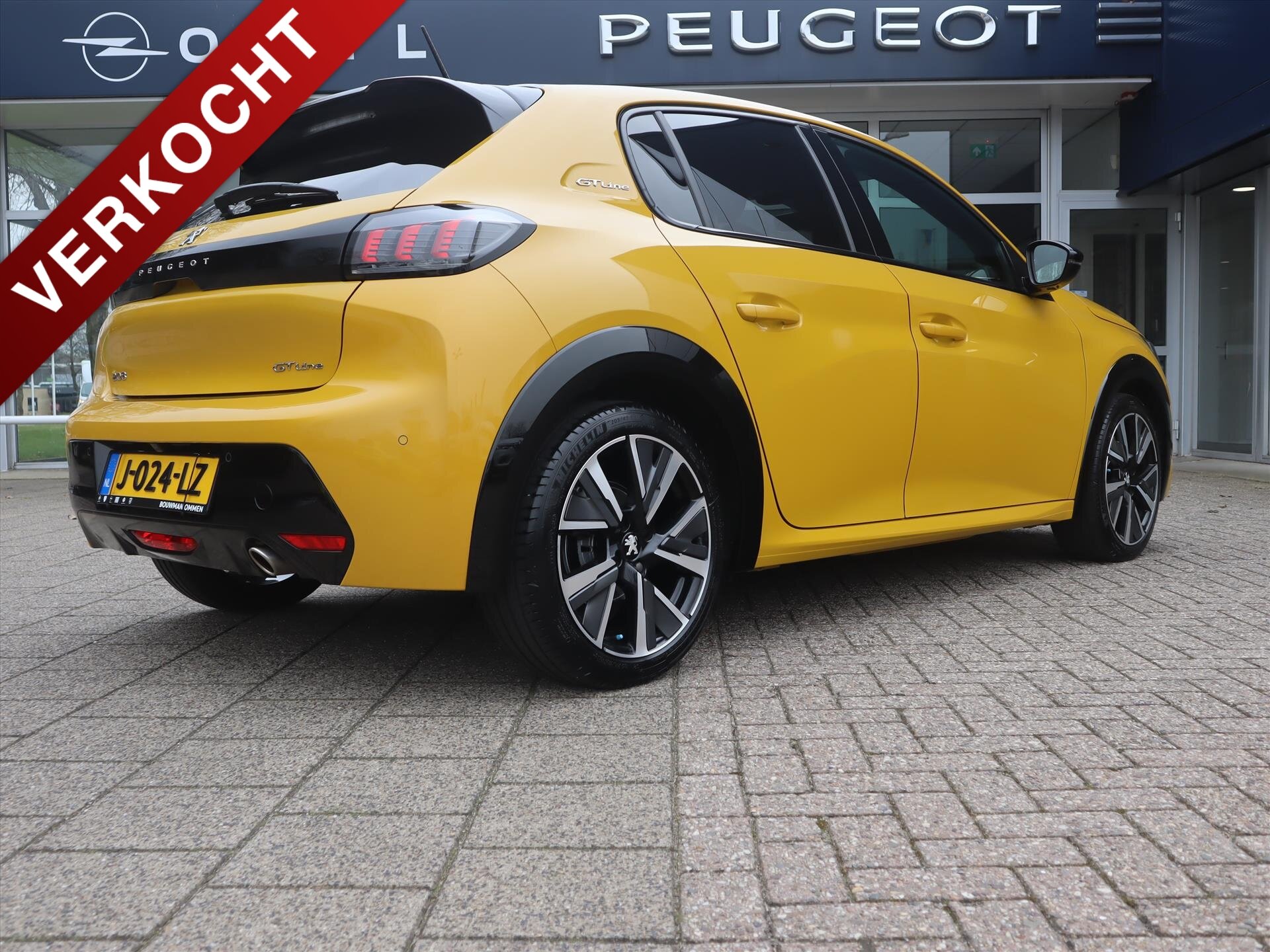 Peugeot 208 GT-Line PureTech 100pk EAT8 automaat, Rijklaarprijs, Navigatie Keyless Entry & Start Black Diamond dak