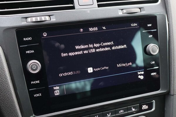 Apple Carplay/Android Auto Apple Carplay/Android Auto