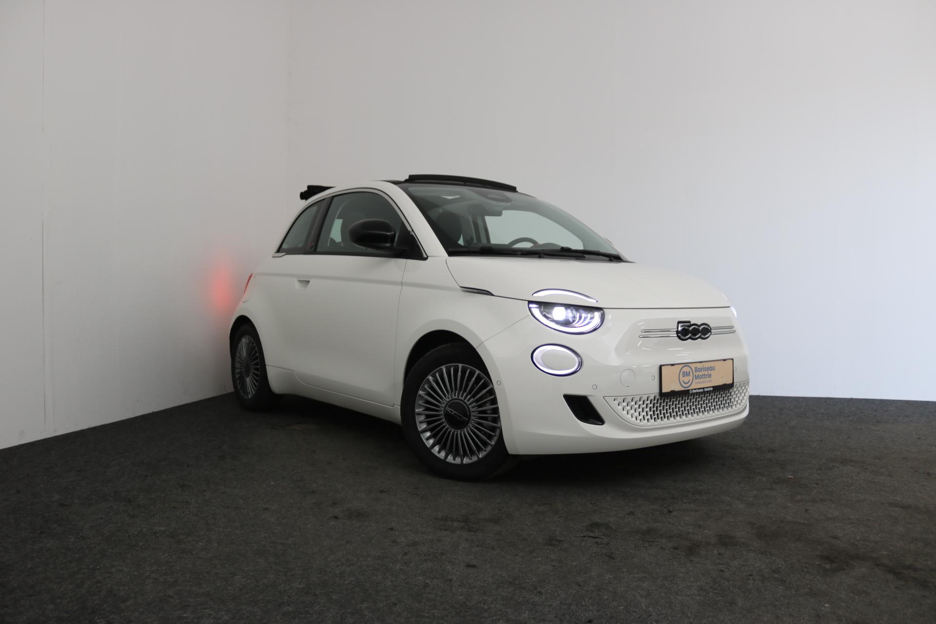 Fiat 500e ELEKTRISCH CABRIO RED VERSIE *CAMERA SENSOREN*DAG*CARPLAY*ZETELVERWARMING*KLIMAATREGELING*
