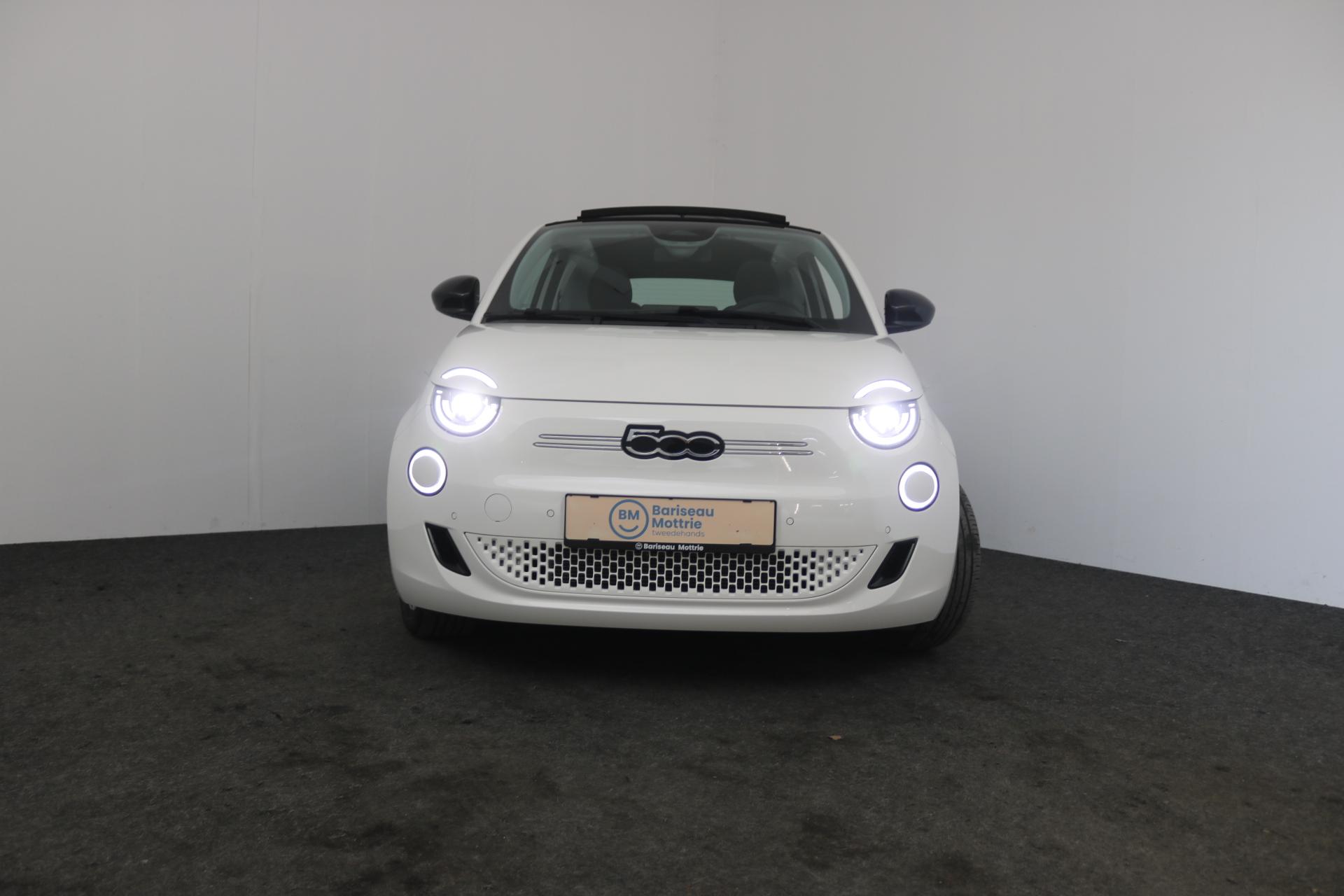 Fiat 500e ELEKTRISCH CABRIO RED VERSIE *CAMERA SENSOREN*DAG*CARPLAY*ZETELVERWARMING*KLIMAATREGELING* - Afbeelding 2