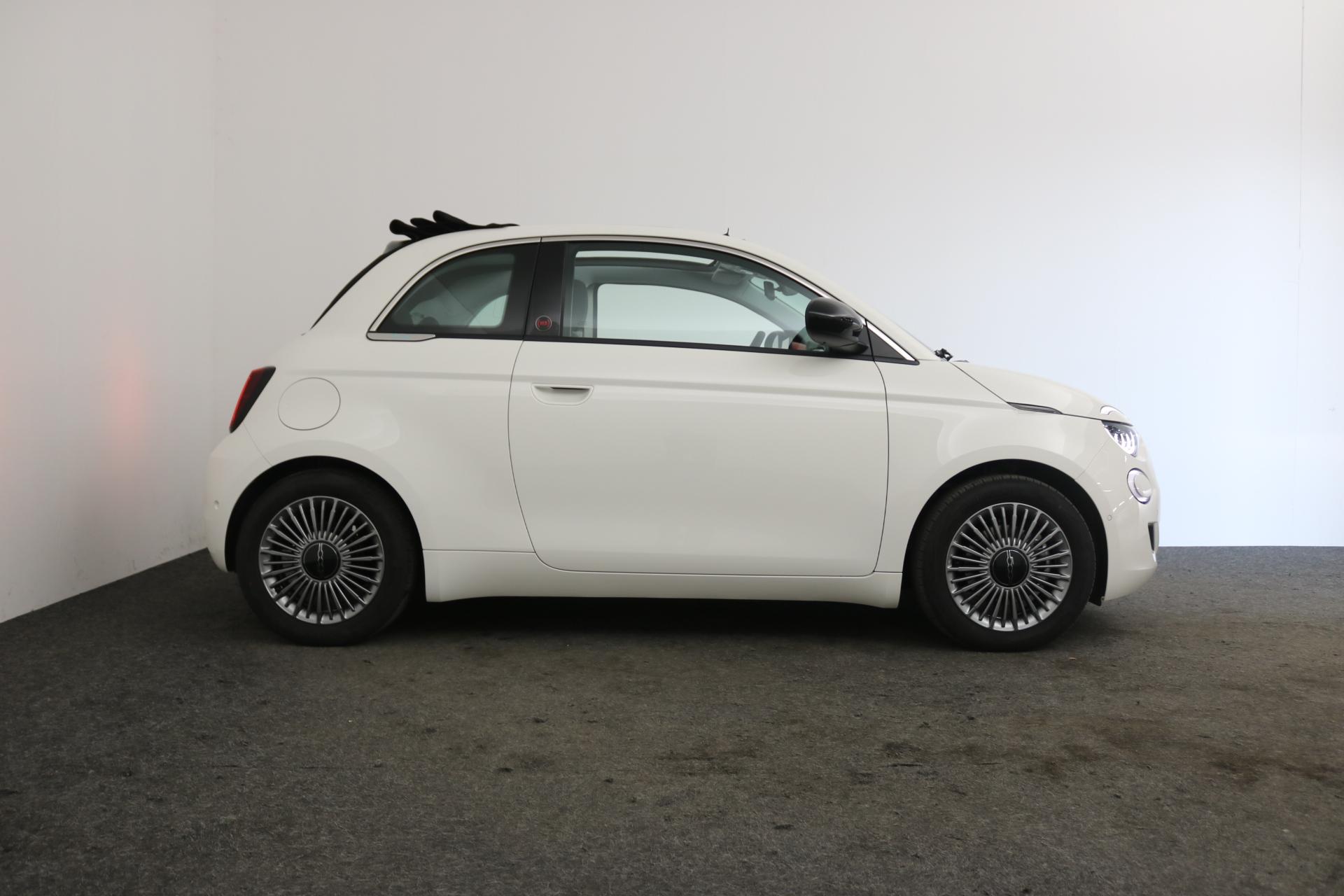 Fiat 500e ELEKTRISCH CABRIO RED VERSIE *CAMERA SENSOREN*DAG*CARPLAY*ZETELVERWARMING*KLIMAATREGELING* - Afbeelding 3