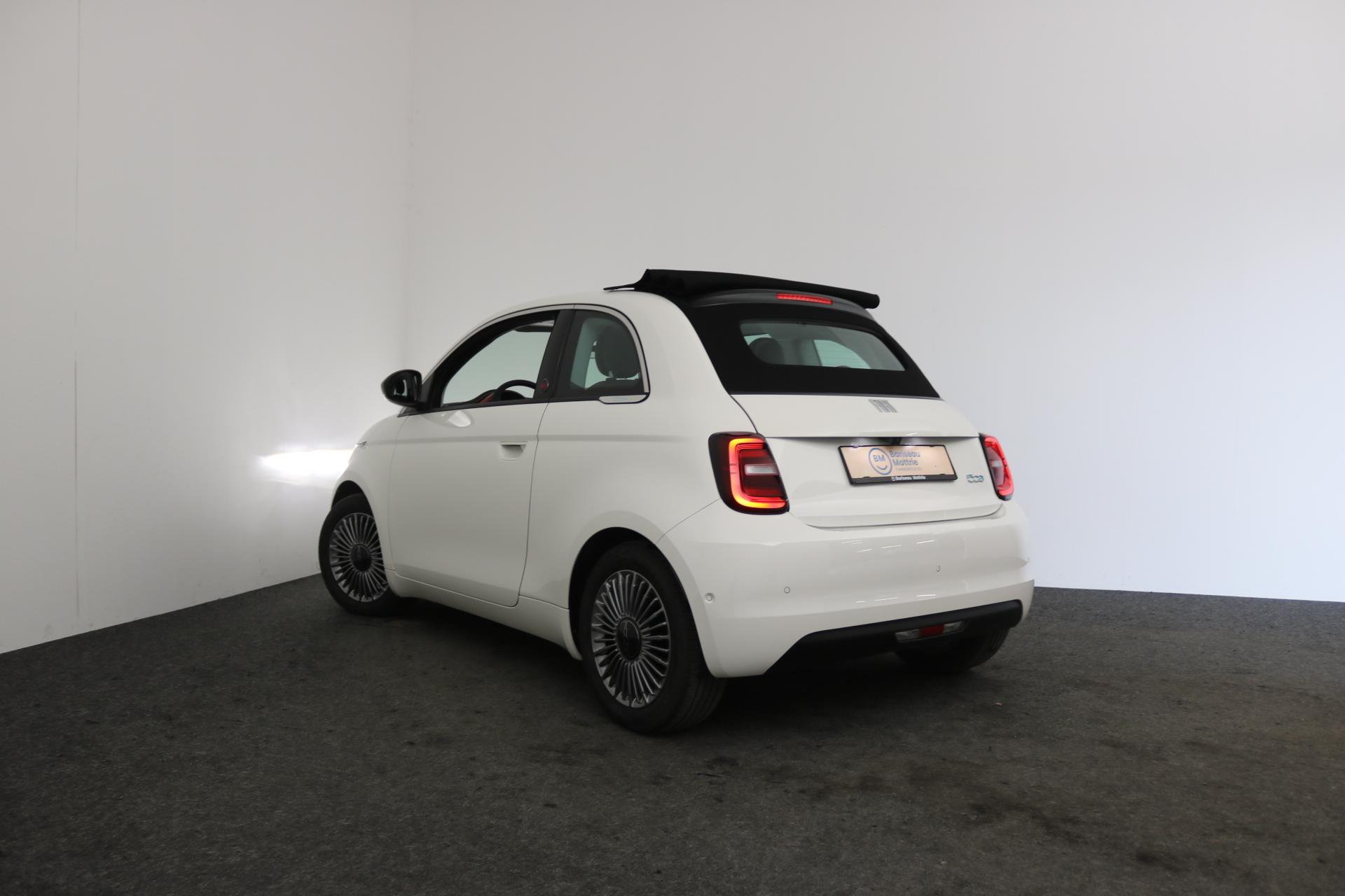 Fiat 500e ELEKTRISCH CABRIO RED VERSIE *CAMERA SENSOREN*DAG*CARPLAY*ZETELVERWARMING*KLIMAATREGELING* - Afbeelding 4