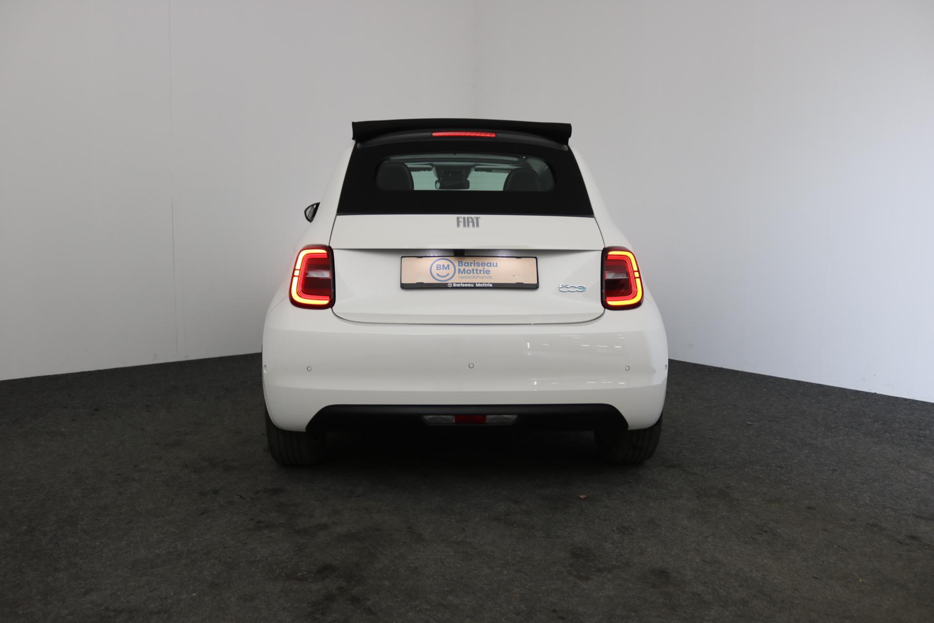Fiat 500e ELEKTRISCH CABRIO RED VERSIE *CAMERA SENSOREN*DAG*CARPLAY*ZETELVERWARMING*KLIMAATREGELING* - Afbeelding 5