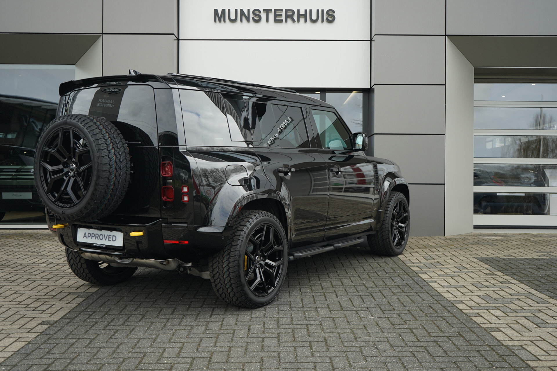 Land Rover Defender 110 P300e 110 X-Dynamic SE - Afbeelding 2