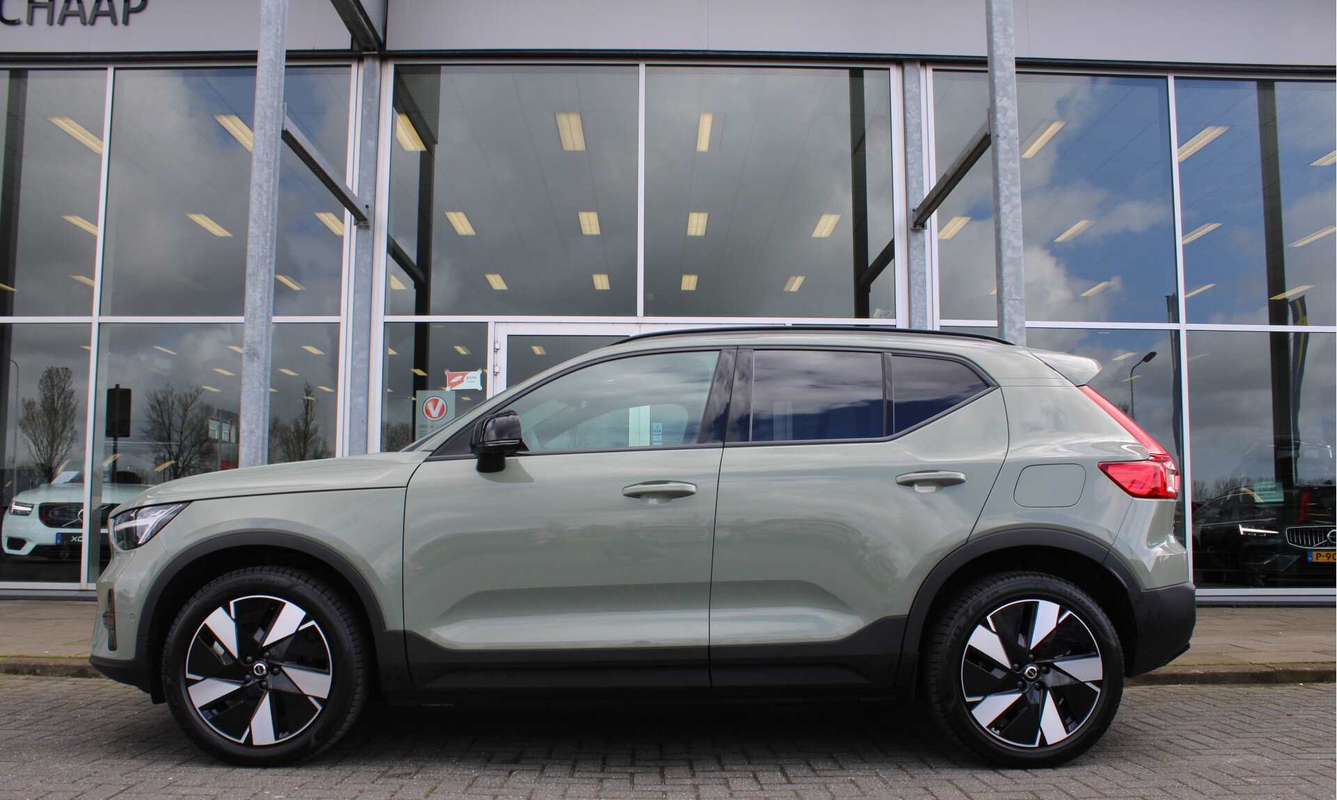 Volvo EX40 Extended Range Plus 82 kWh - Afbeelding 2