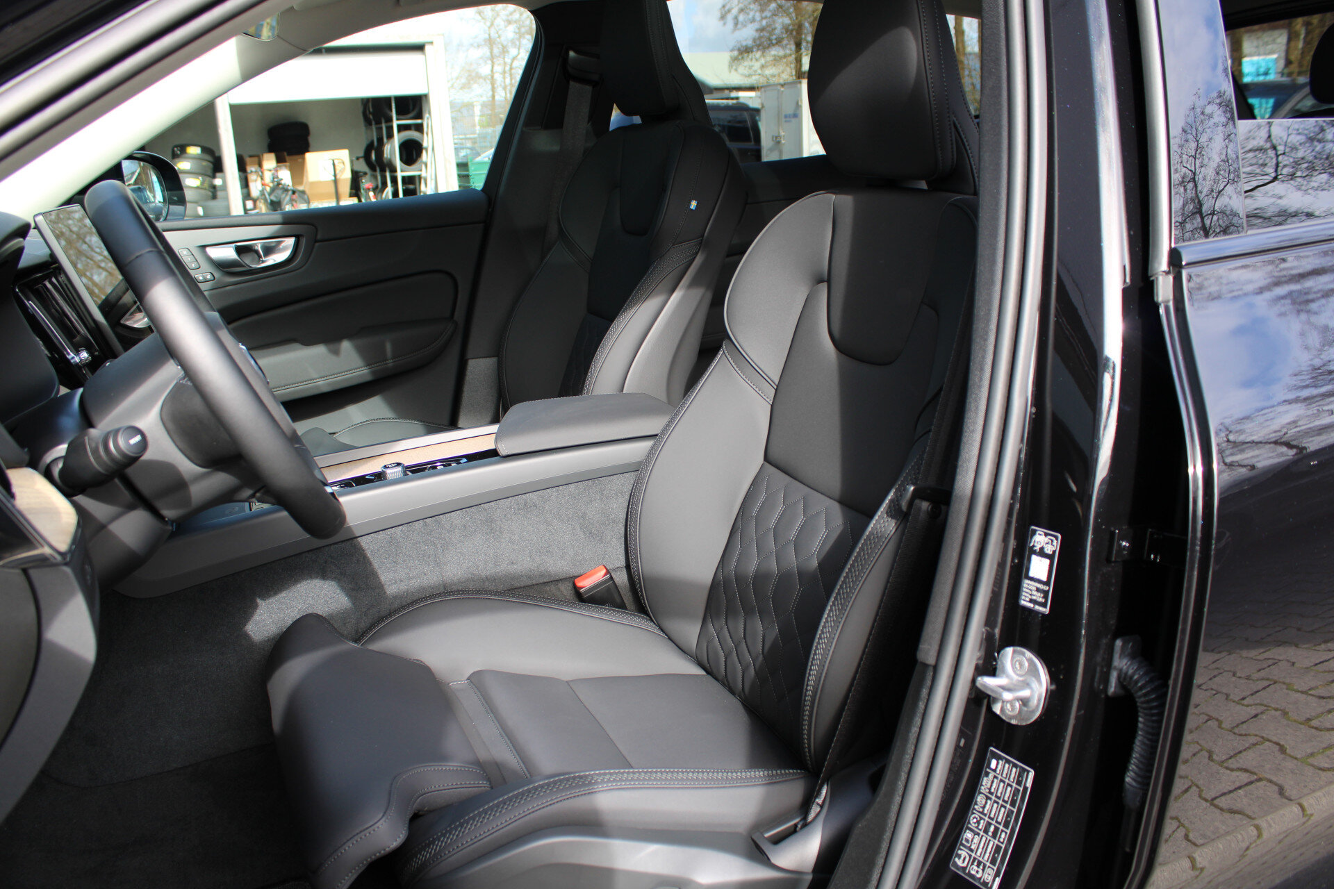 Volvo XC60 T6 Plug-in hybrid AWD Plus Dark - Afbeelding 4