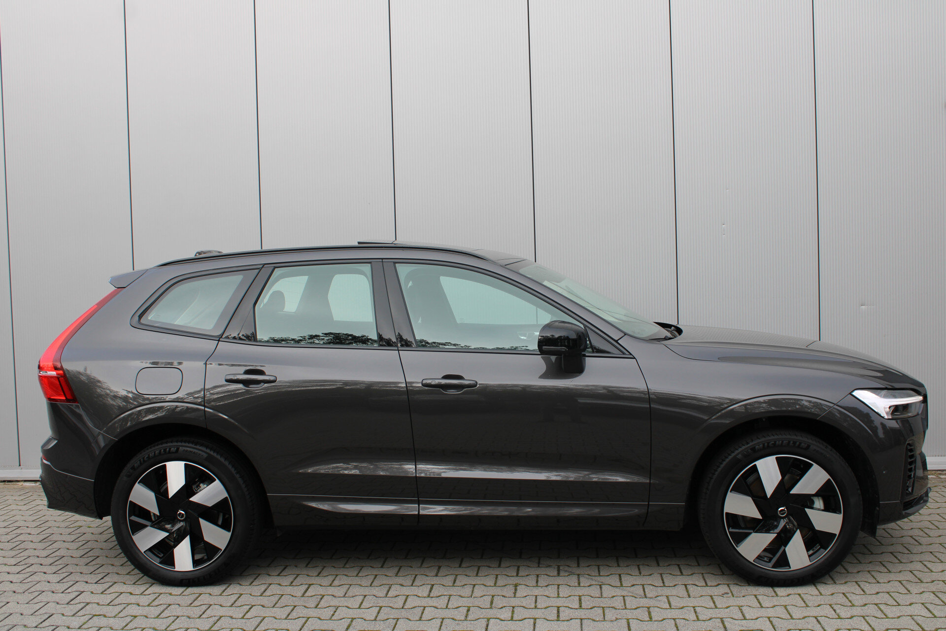 Volvo XC60 T6 Plug-in hybrid AWD Ultra Dark - Afbeelding 3