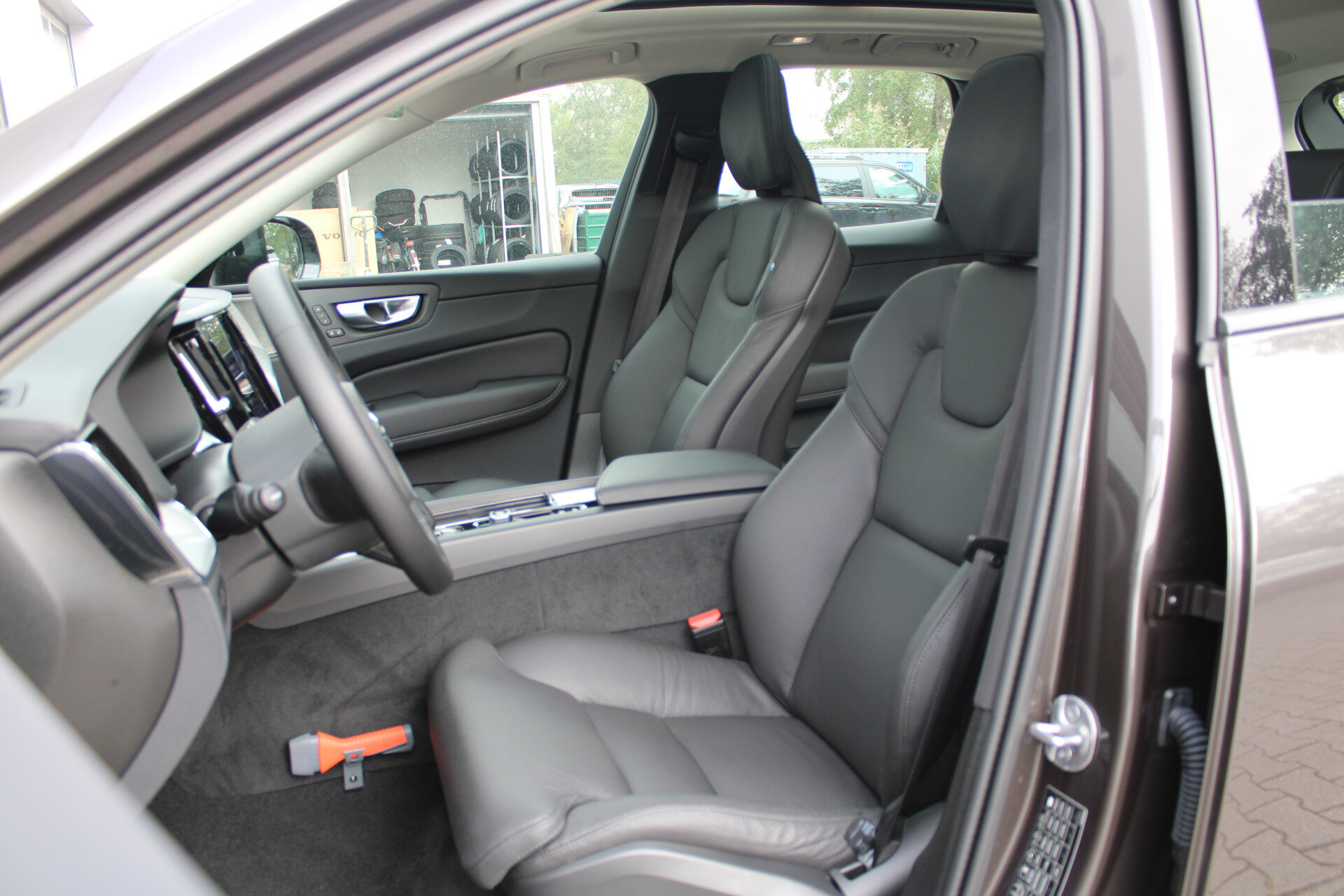 Volvo XC60 T6 Plug-in hybrid AWD Ultra Dark - Afbeelding 4