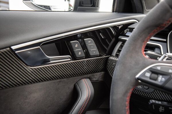 carbonafwerking interieur