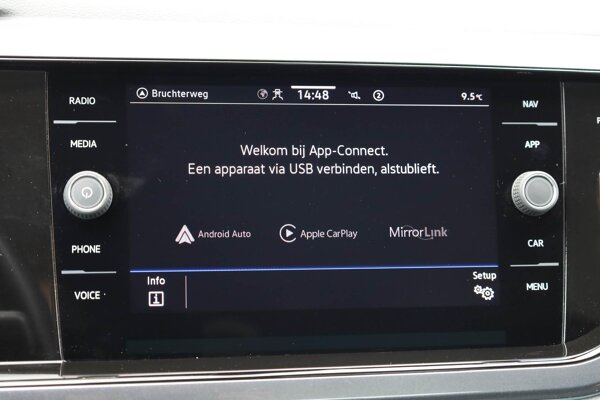 Apple Carplay/Android Auto Apple Carplay/Android Auto
