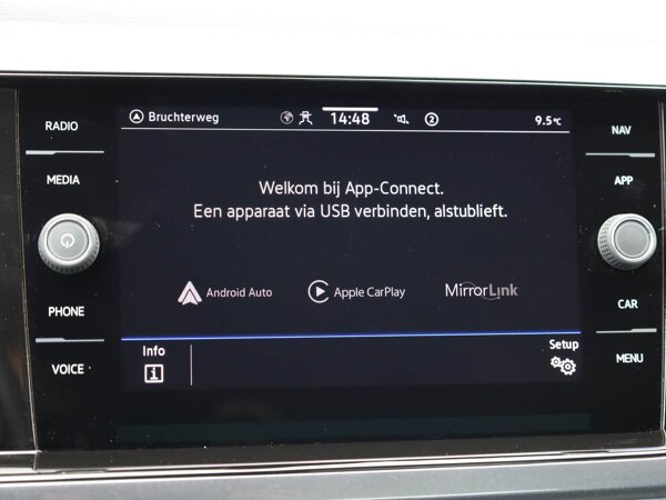 Apple Carplay/Android Auto Apple Carplay/Android Auto
