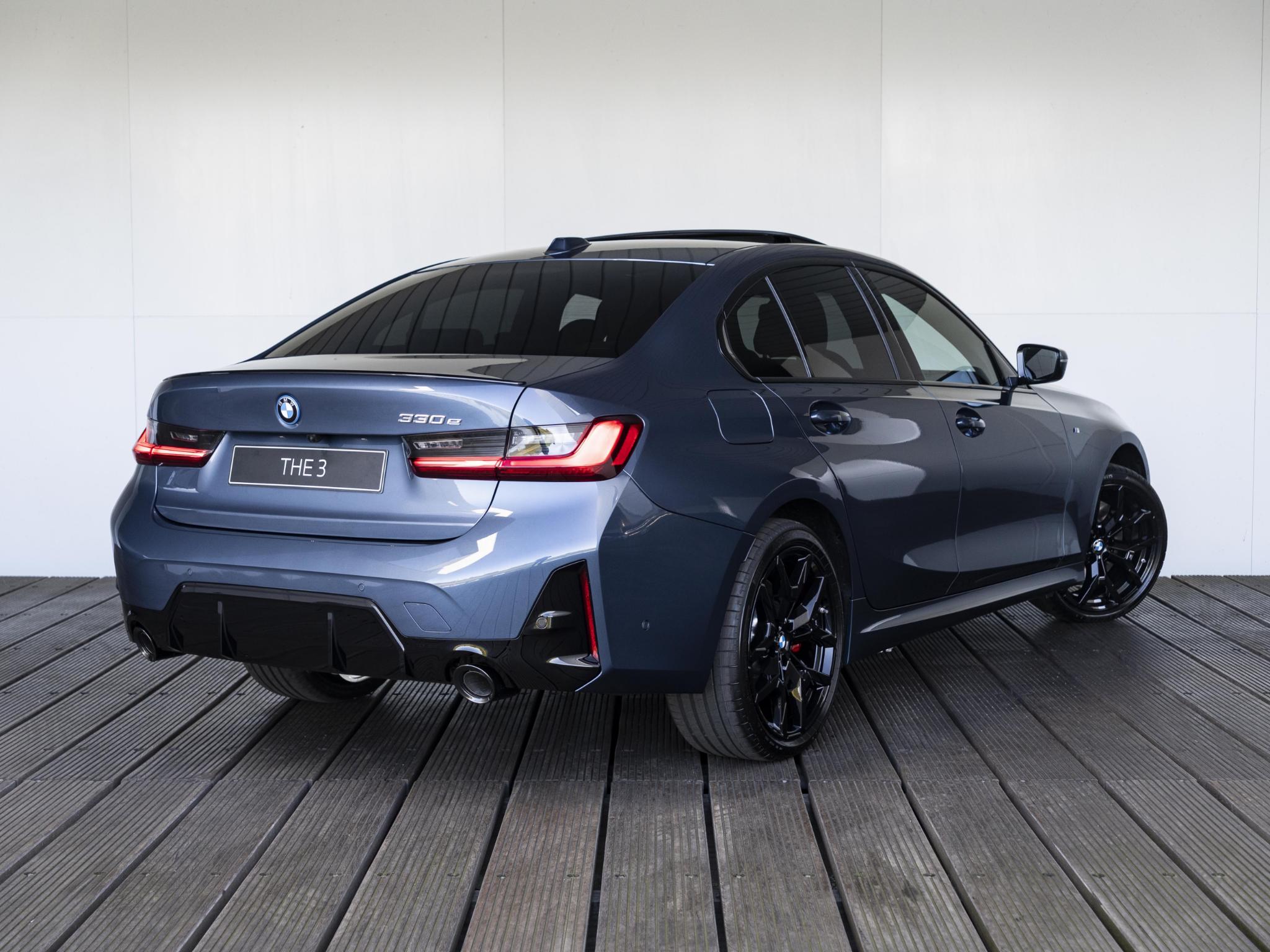 BMW 3 Serie 330e M Sport Edition - Afbeelding 2