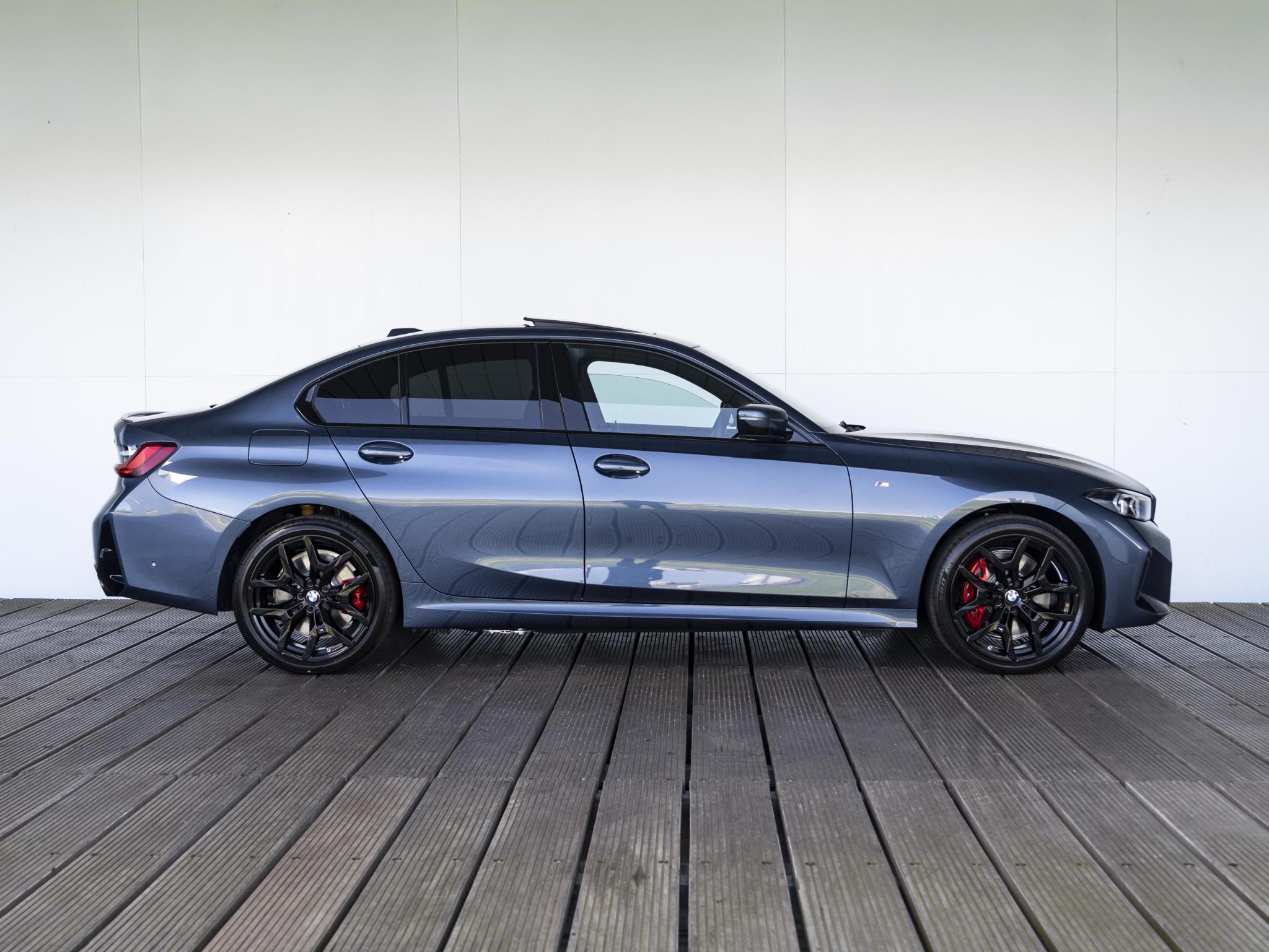 BMW 3 Serie 330e M Sport Edition - Afbeelding 4