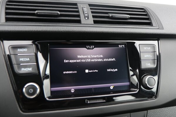 Apple Carplay/Android Auto Apple Carplay/Android Auto
