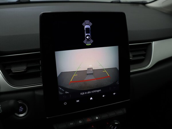 Parkeersensoren achter met achteruitrijcamera en sonische weergave