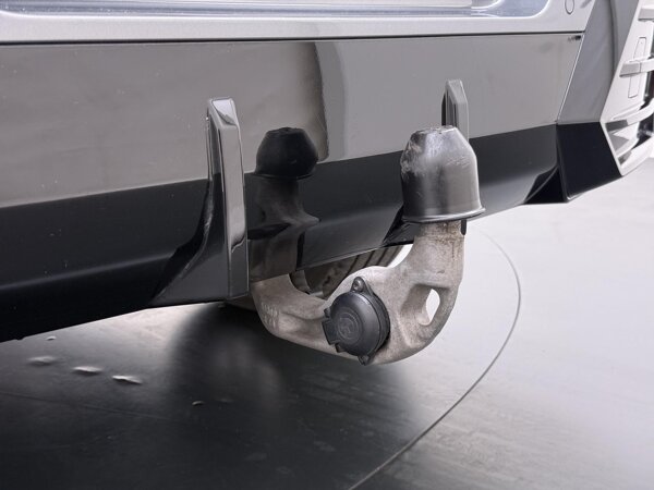 Trekhaak met elektrisch wegklapbare kogel