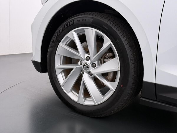 Lichtmetalen velgen Vega 20" 235/50/R20 voor, 255/45/R20 achter