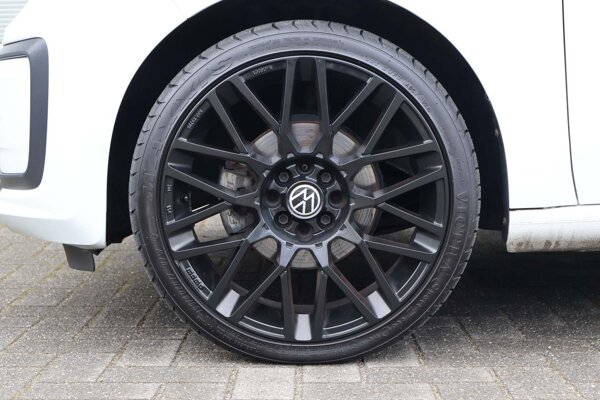 lichtmetalen velgen 17 inch 'MOMO' black