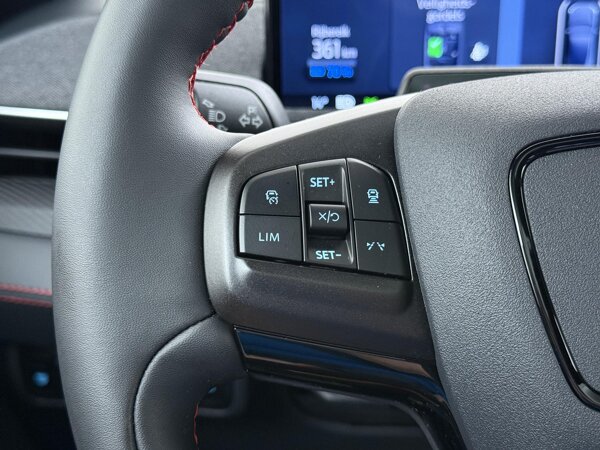 Active Driver Assist met Lane Centring Assist, Stop&Go en Handsfree mode (EU intro nnb)