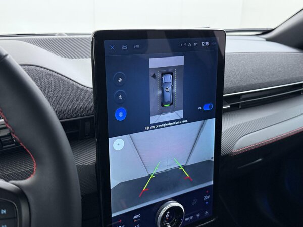 Parkeersensoren voor en achter met achteruitrijcamera