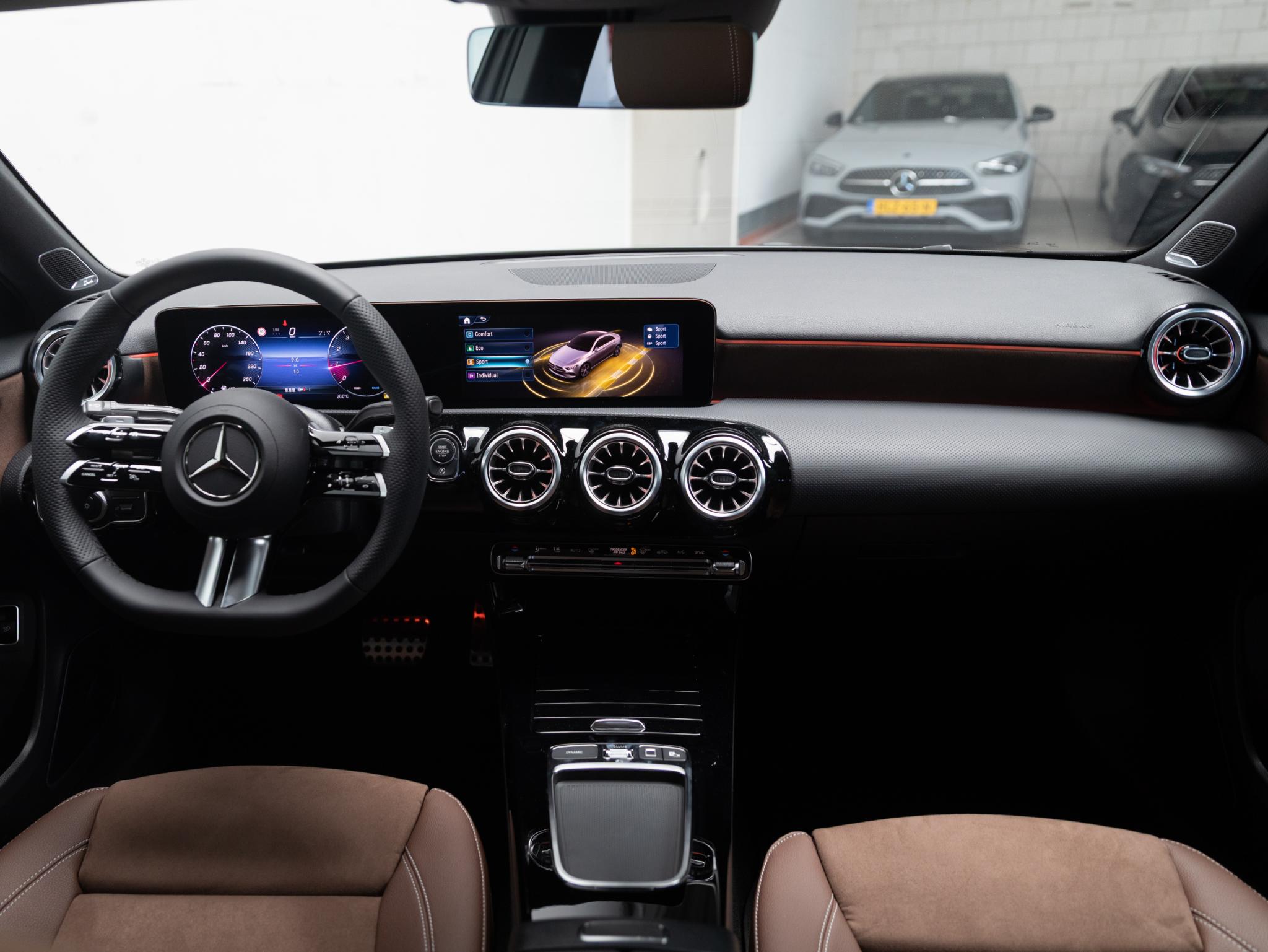 Mercedes-Benz A-Klasse Limousine 180 Business Solution AMG - Afbeelding 3