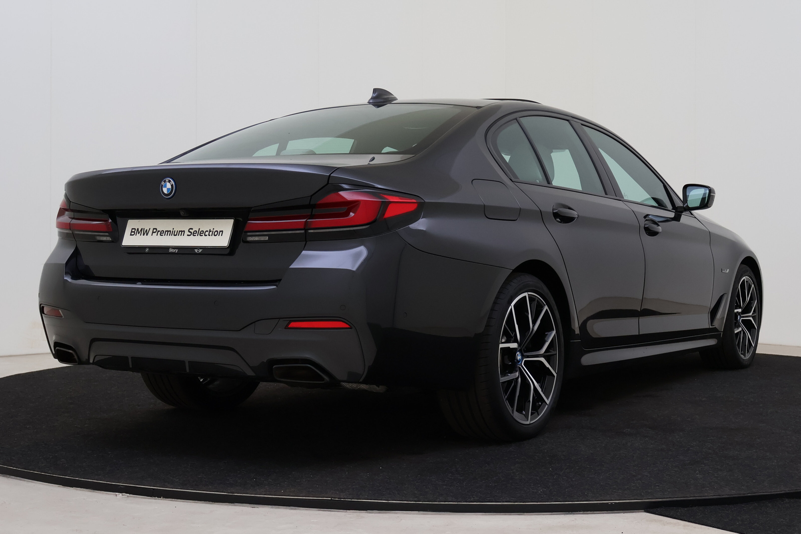 BMW 5 Serie 545e xDrive High Executive M Sport Automaat
