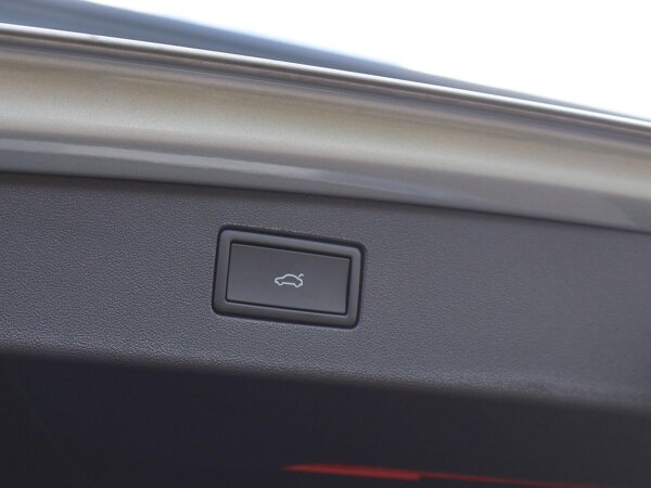 elektrisch bedienbare achterklep met sensorsturing